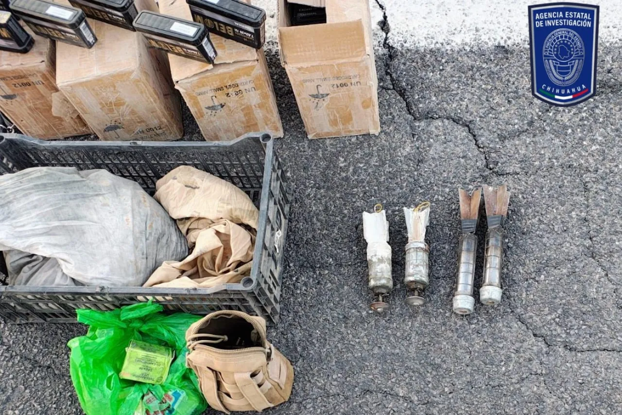 Aseguran arsenal abandonado tras enfrentamiento en la carretera Ojinaga - Aldama