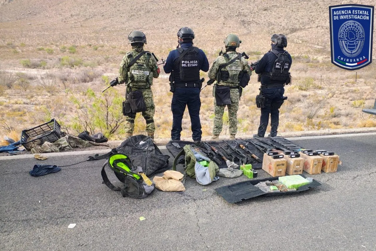 Aseguran arsenal abandonado tras enfrentamiento en la carretera Ojinaga - Aldama