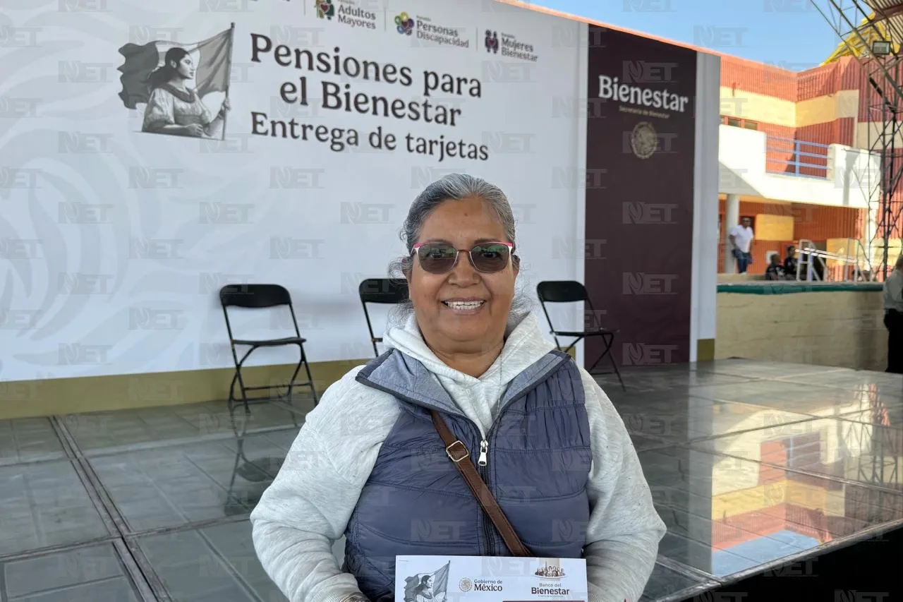 Entregan tarjetas a mil 500 adultos mayores pensionados en Juárez