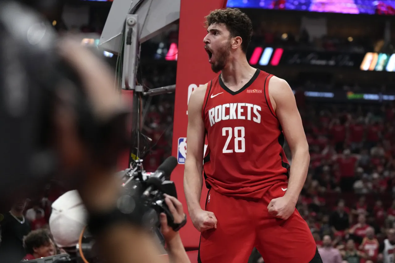 Rockets igualan serie de playoffs ante Warriors