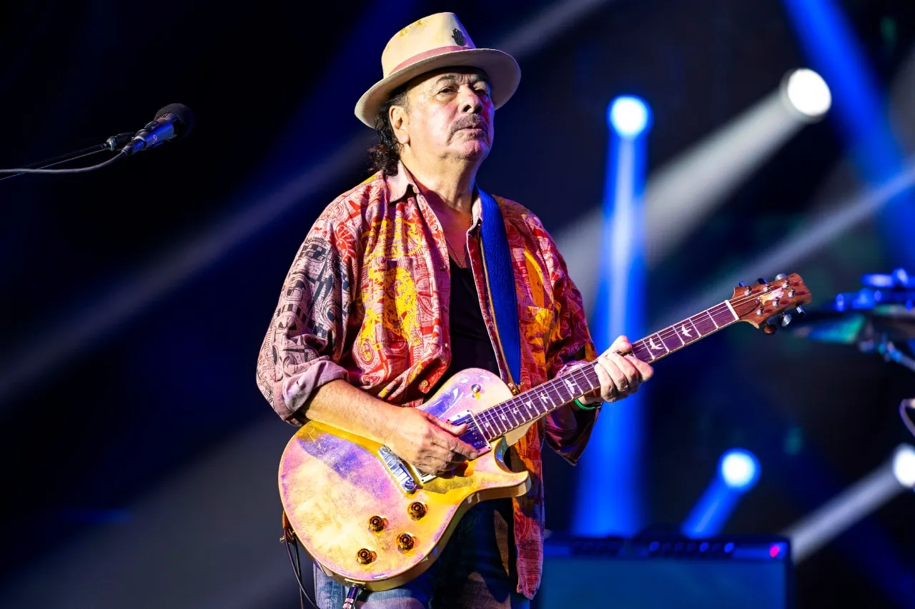 Carlos Santana pospone concierto tras sufrir deshidratación