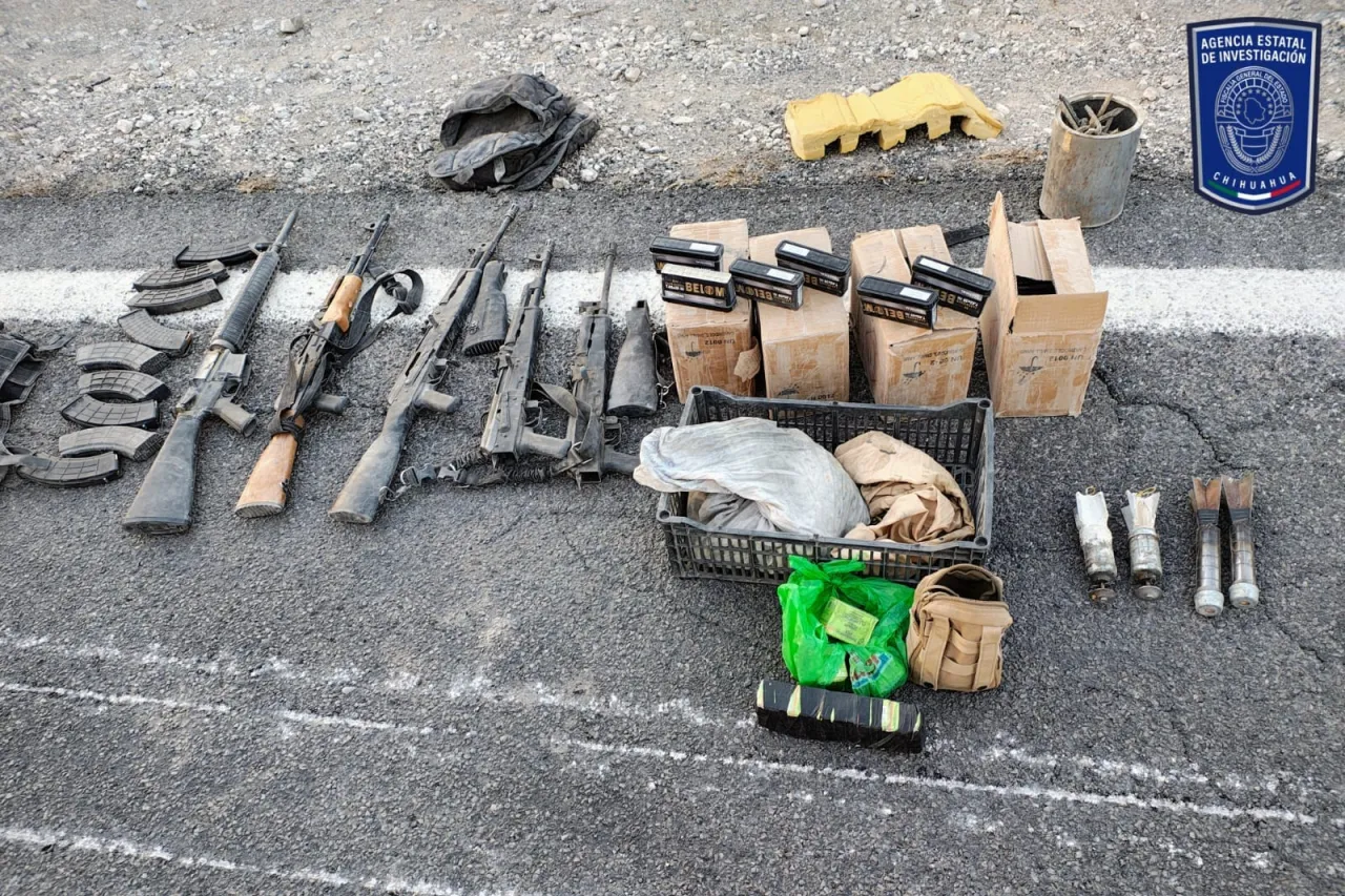 Aseguran arsenal abandonado tras enfrentamiento en la carretera Ojinaga - Aldama