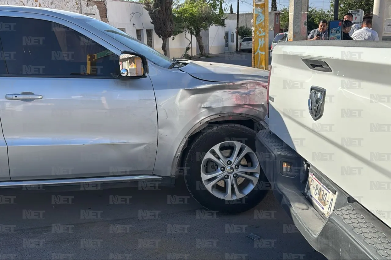 Chocan camioneta y ministeriales