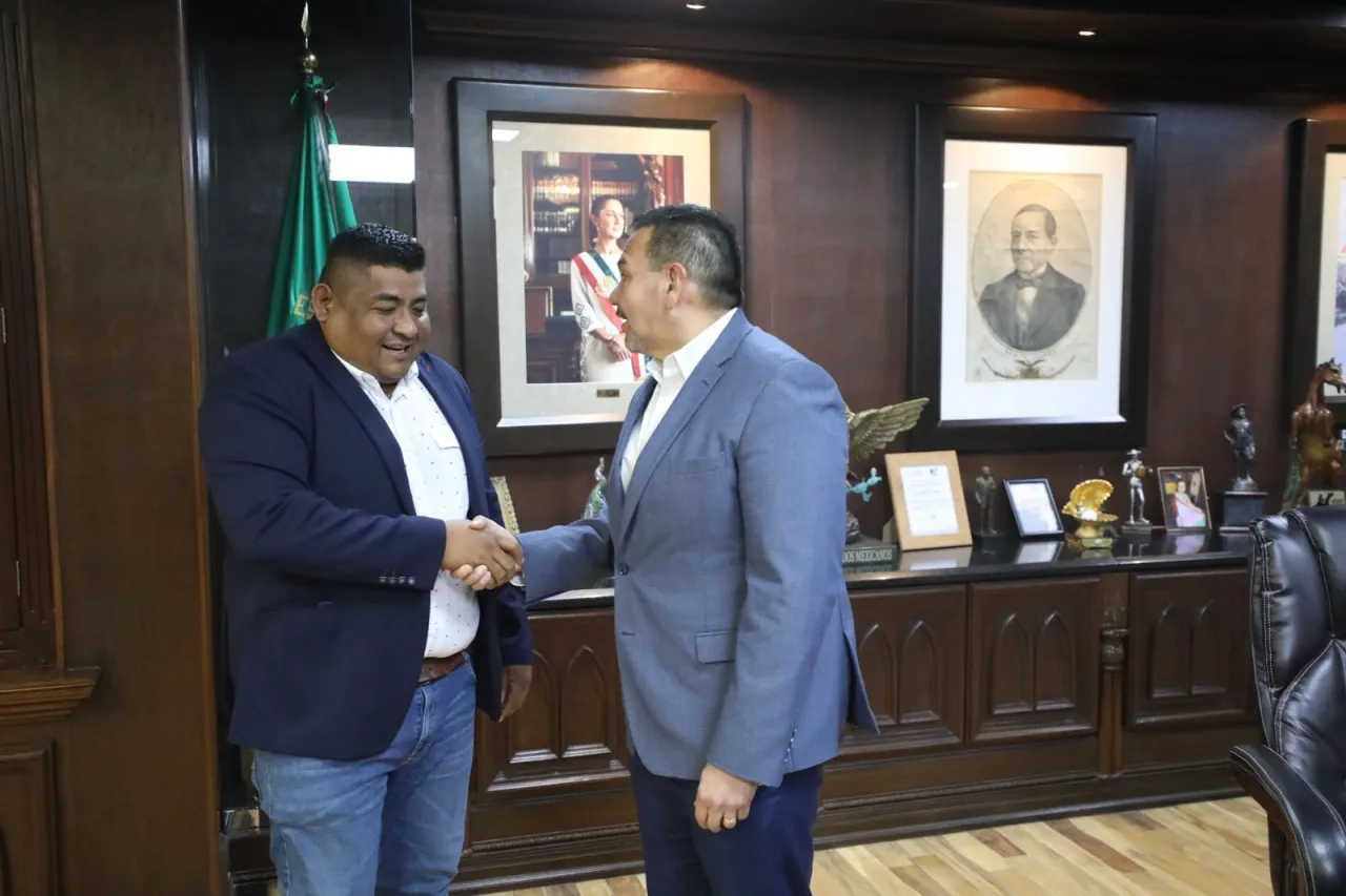 Solicita presidente de Jiménez apoyo con patrullas y camiones de basura
