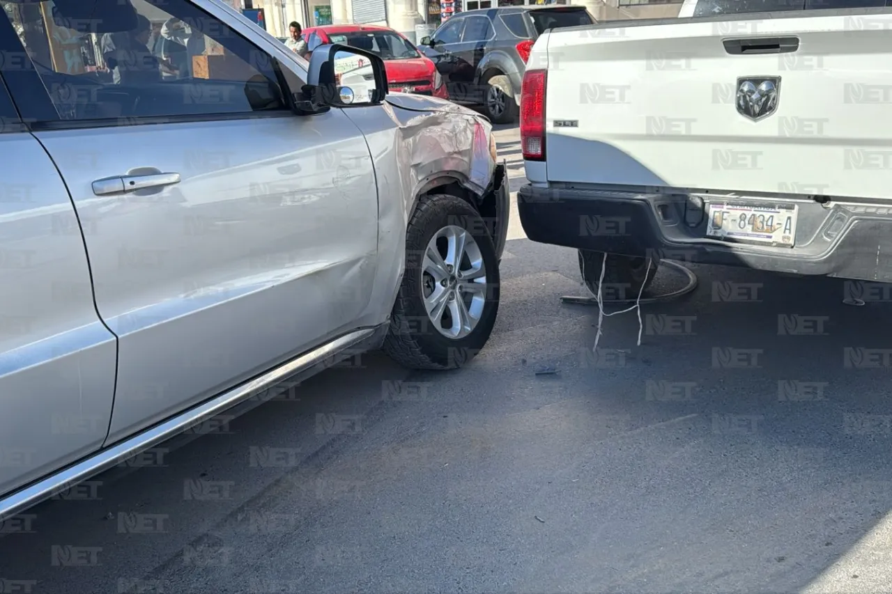 Chocan camioneta y ministeriales