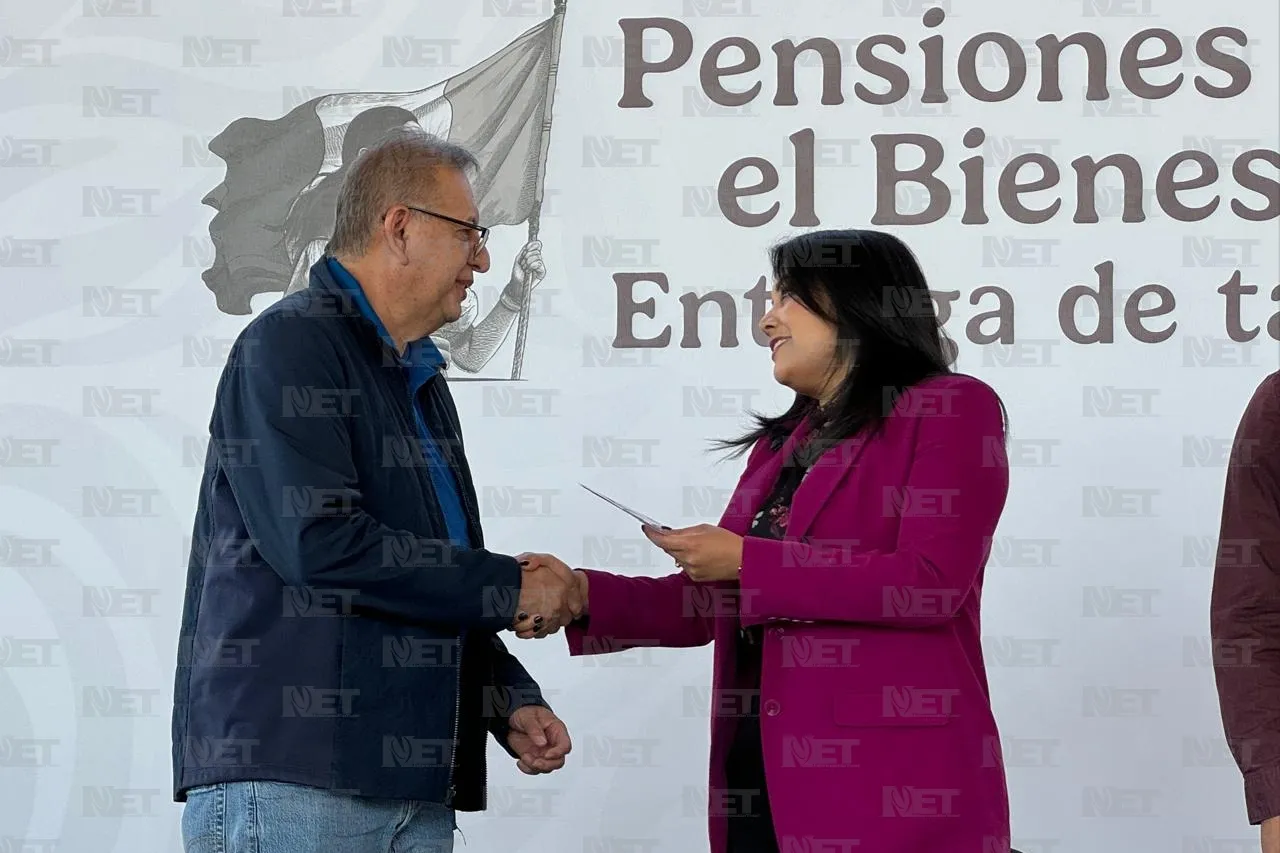 Entregan tarjetas a mil 500 adultos mayores pensionados en Juárez