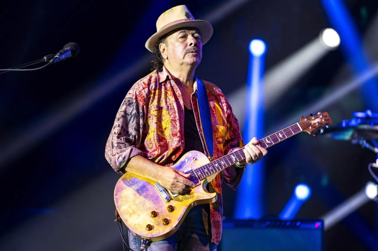 Carlos Santana da positivo a covid y pospone segundo concierto