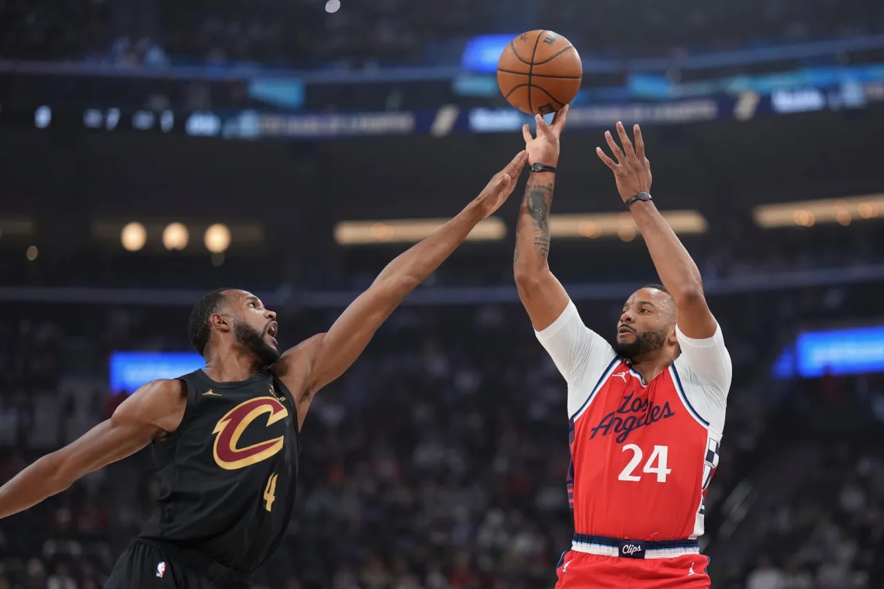 Evan Mobley de Cleveland gana el premio al Jugador Defensivo del Año de la NBA