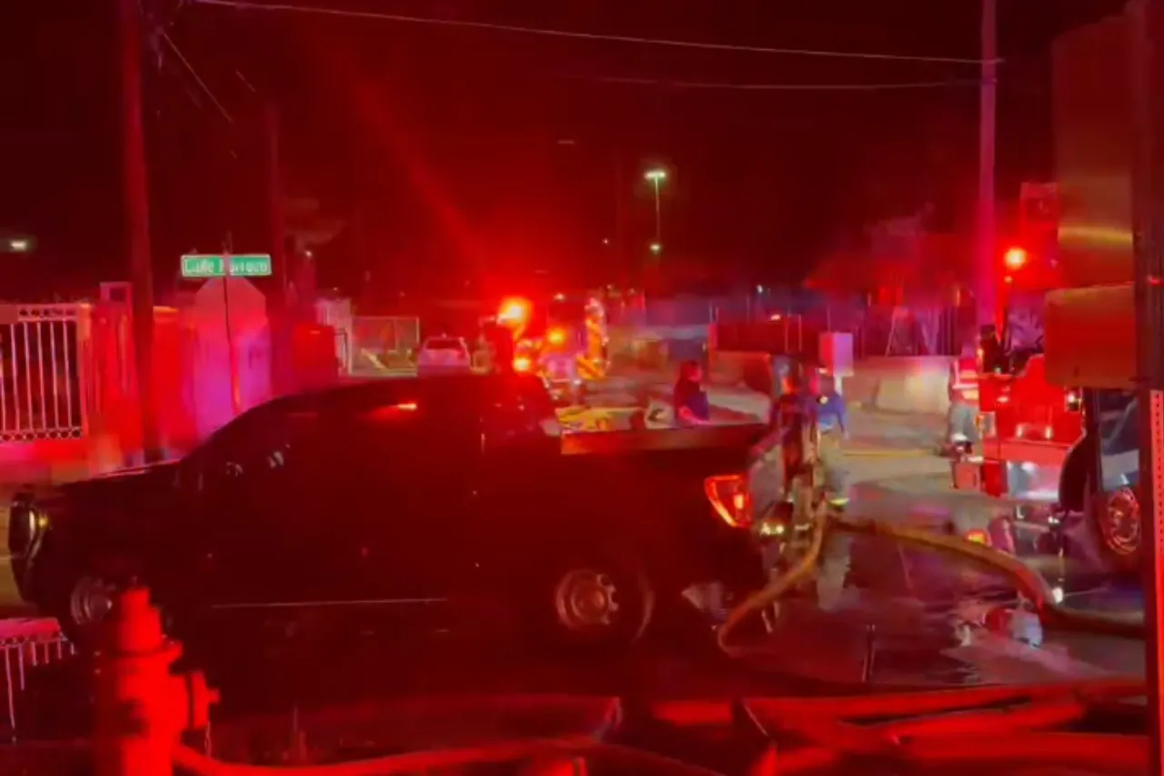 Se incendia casa en Sunland Park durante la madrugada