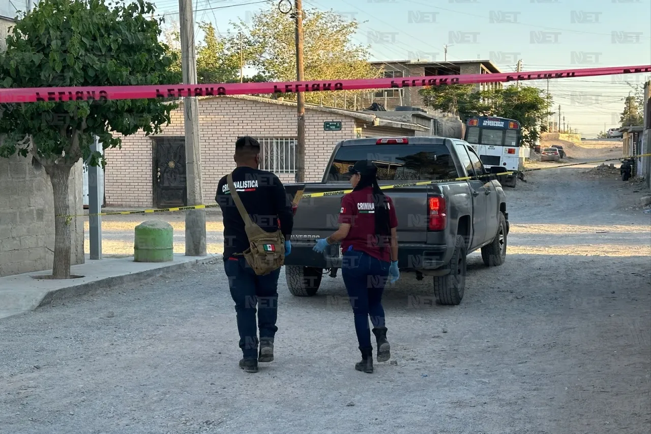 Tripulantes de un Chrysler 300 le disparan a hombre