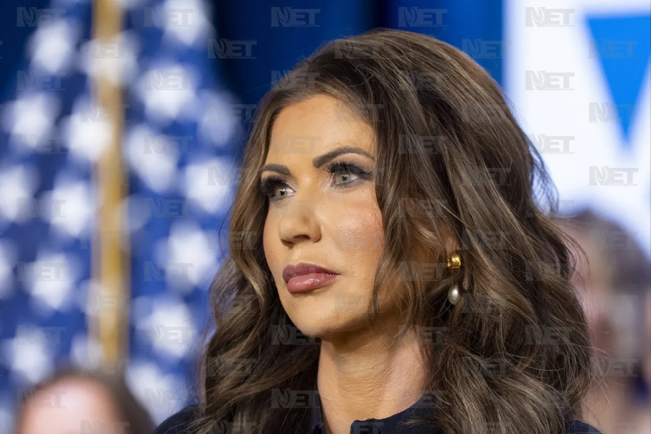 Detienen a sospechoso por robo de bolso de Kristi Noem
