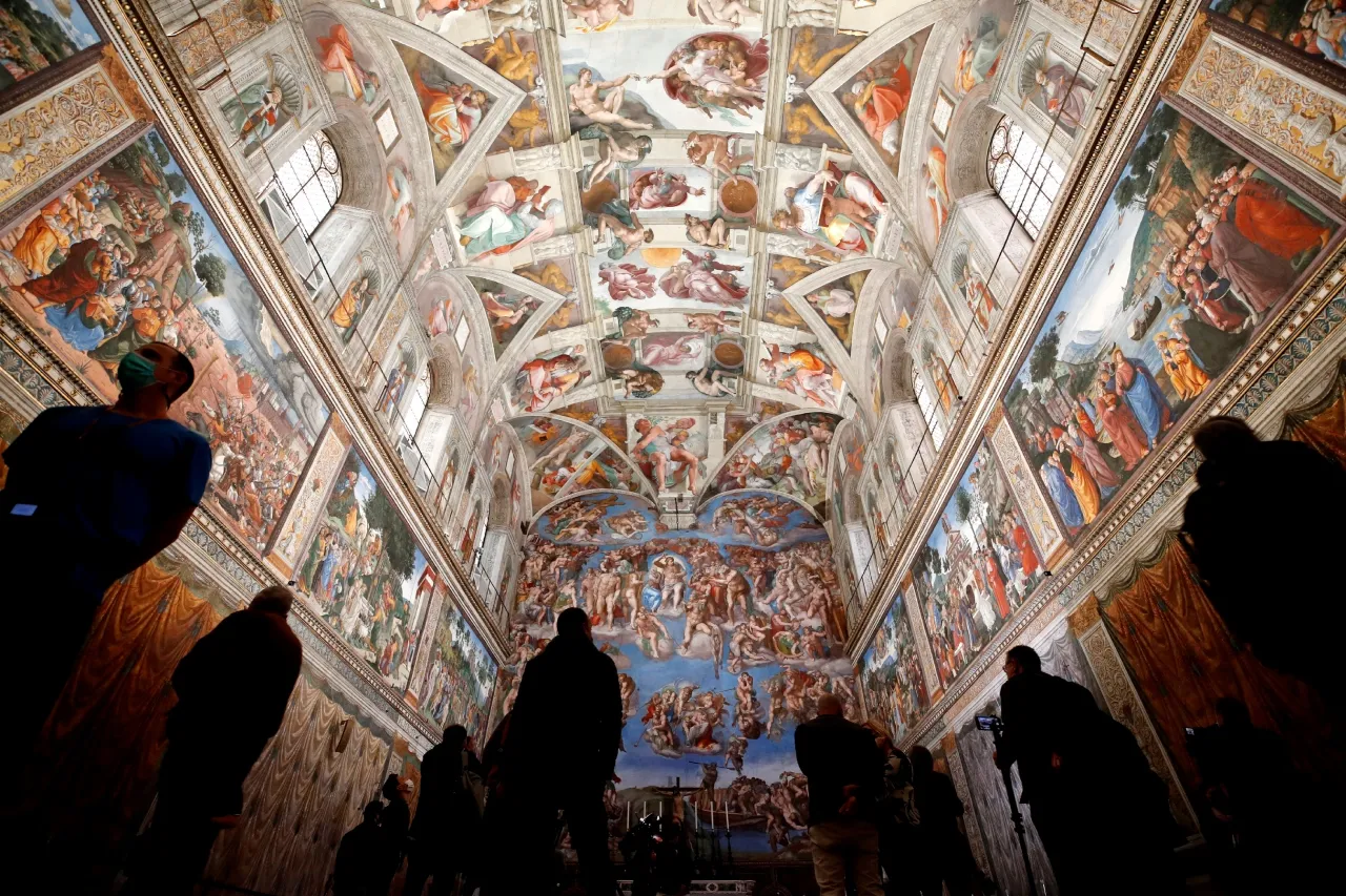 El Vaticano cierra capilla Sixtina al público y se prepara para cónclave papal