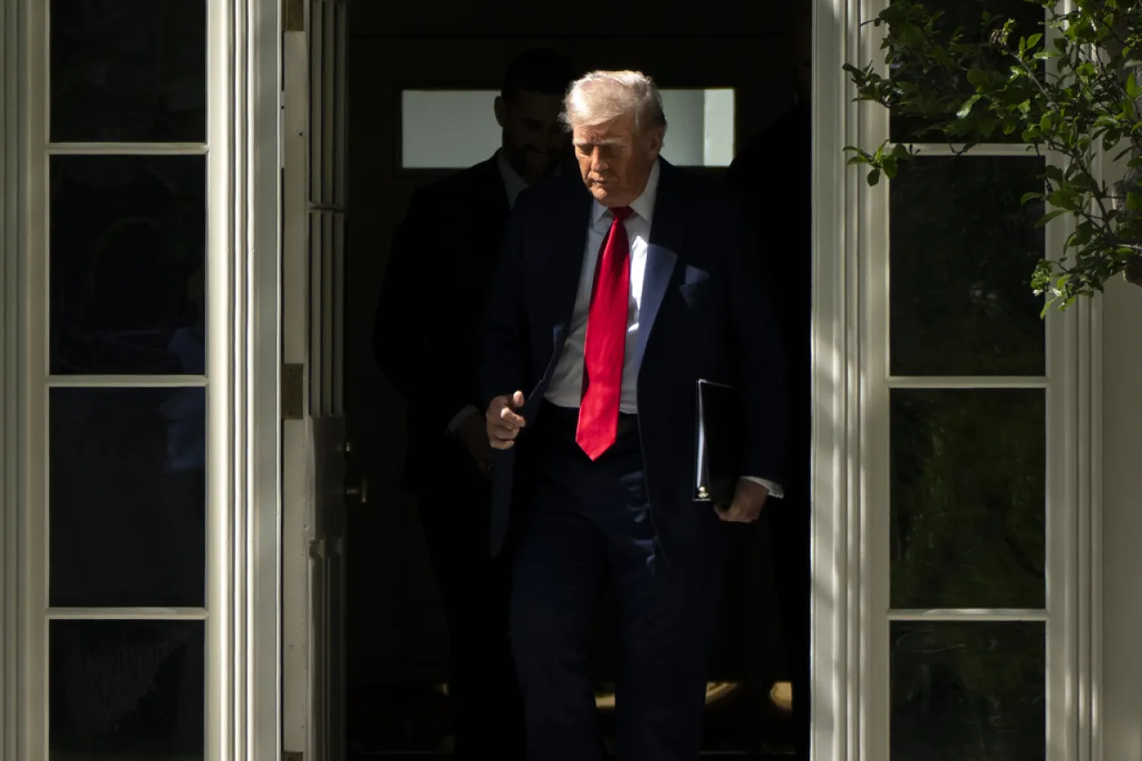 Se centra Trump en medidas fronterizas al cumplir 100 días de mandato