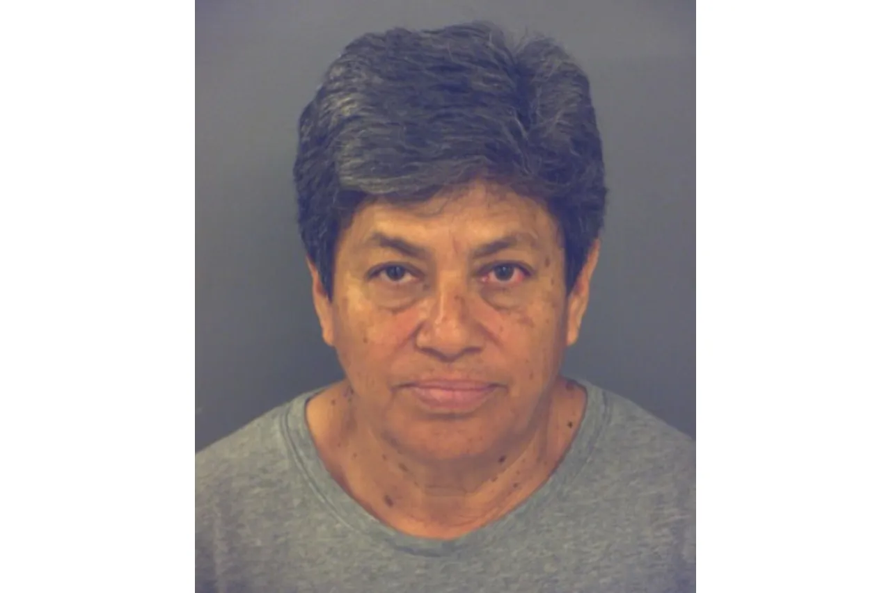 Detienen a señora por tirar basura ilegalmente en El Paso