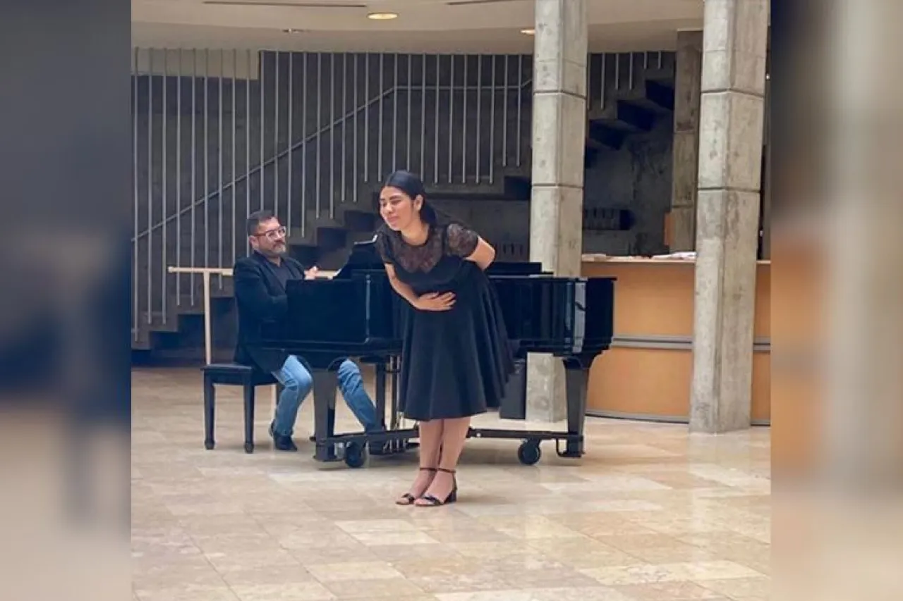 Juarense cantante de ópera gana beca de ‘Cantando por el Mundo’