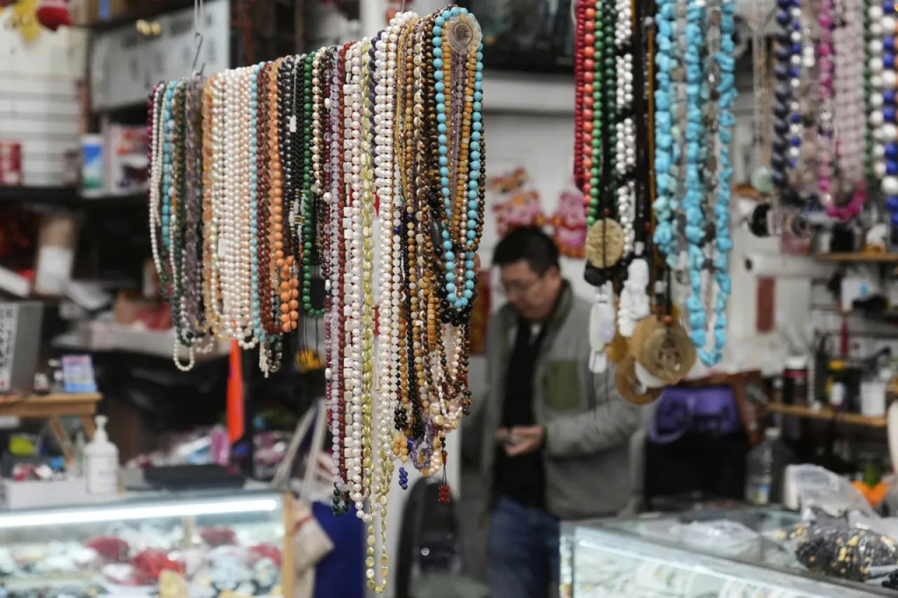 China facilita reembolsos de impuestos a turistas para estimular el consumo