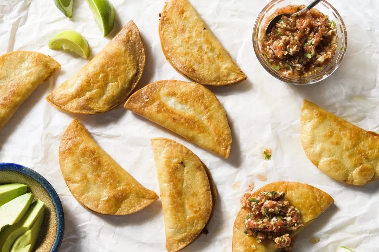Celebre el Cinco de Mayo con tacos de camarones fritos y crujientes