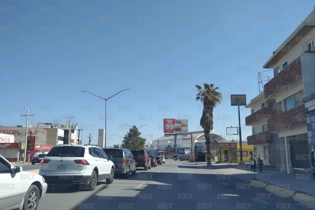 Largas filas en el puente Libre