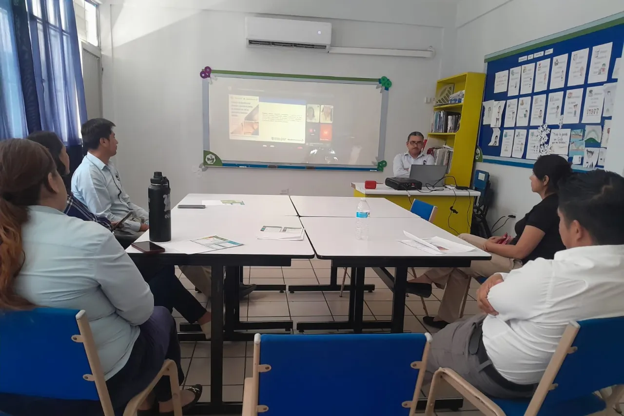 Capacitan a 35 mil docentes en detección temprana del sarampión