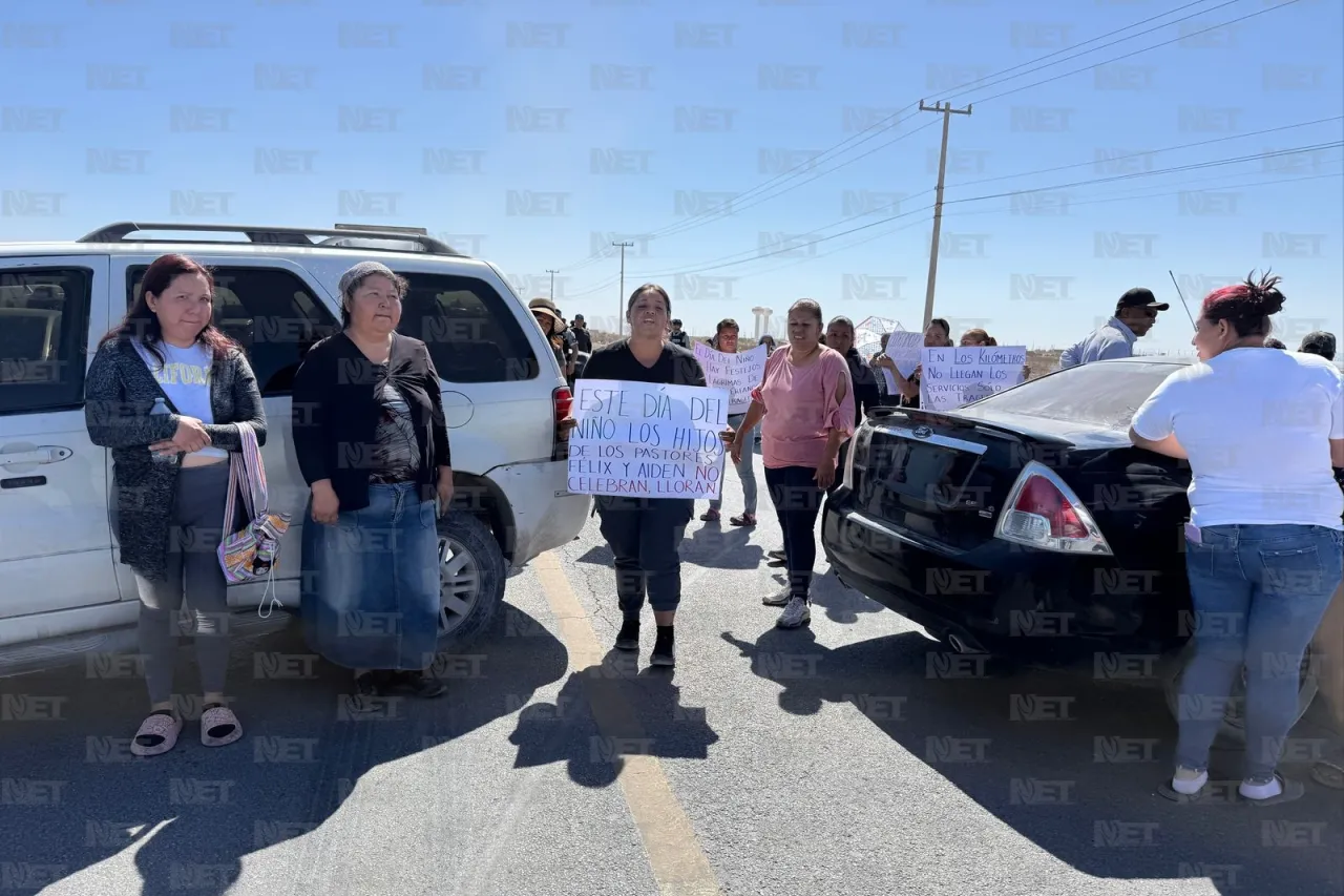Vecinos de Los Kilómetros vuelven a cerrar la carretera a Casas Grandes