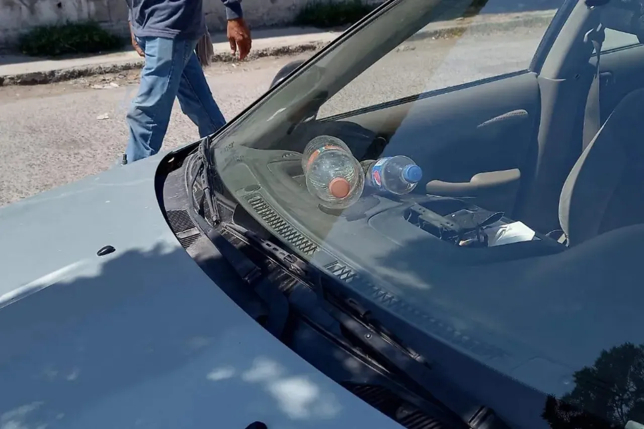 Cuidado con lo que dejas en tu auto: aerosoles pueden ser un verdadero peligro