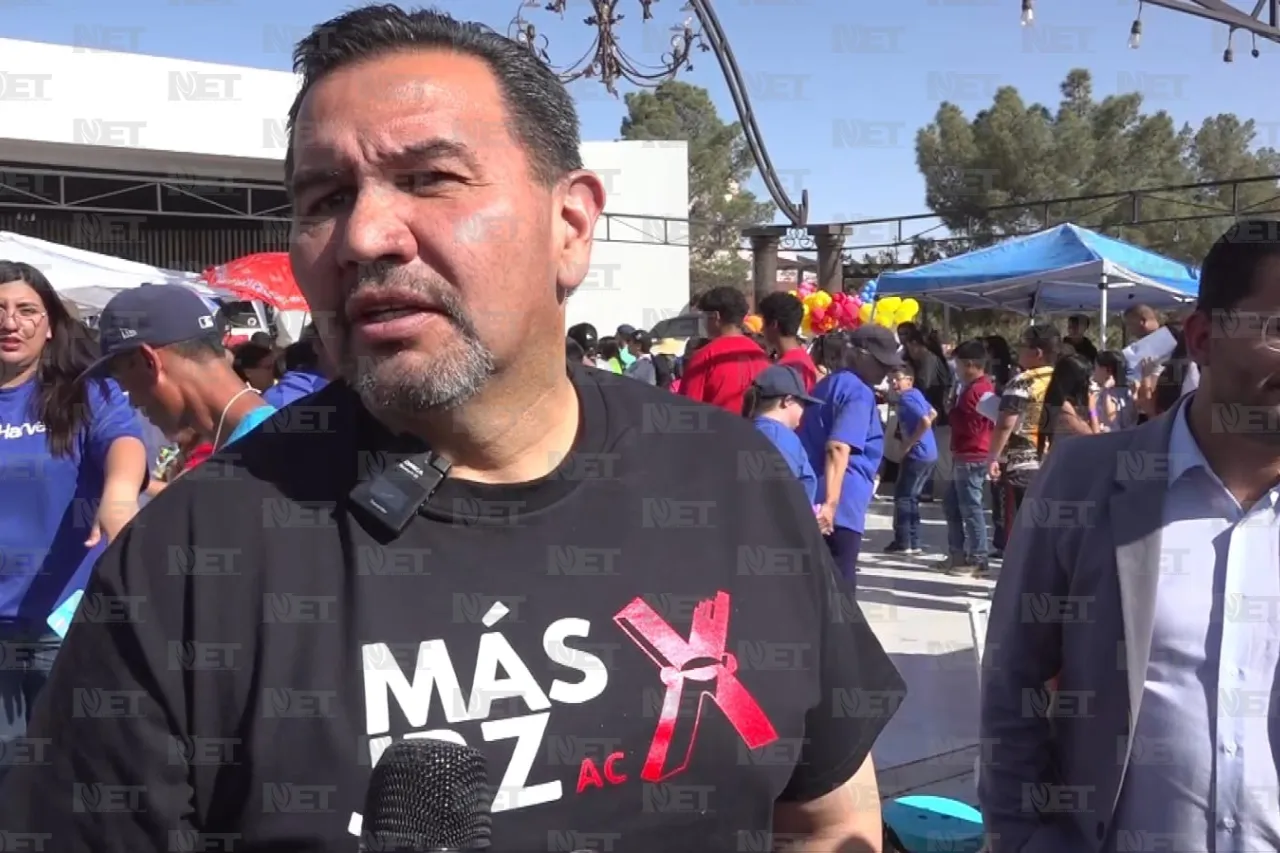 Vista alcalde a niños en evento por su día