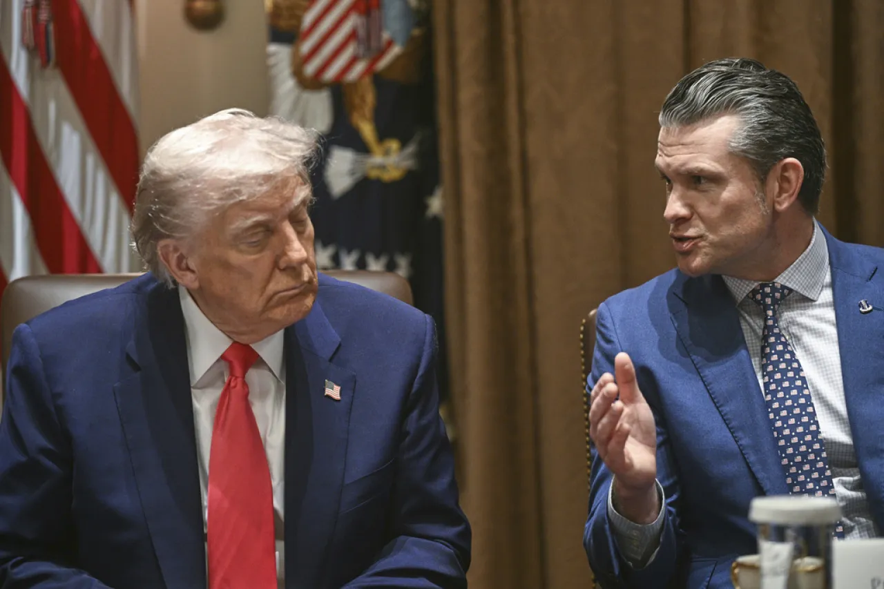 Hegseth dice que eliminó programa 'woke'; en realidad fue aprobado por Trump