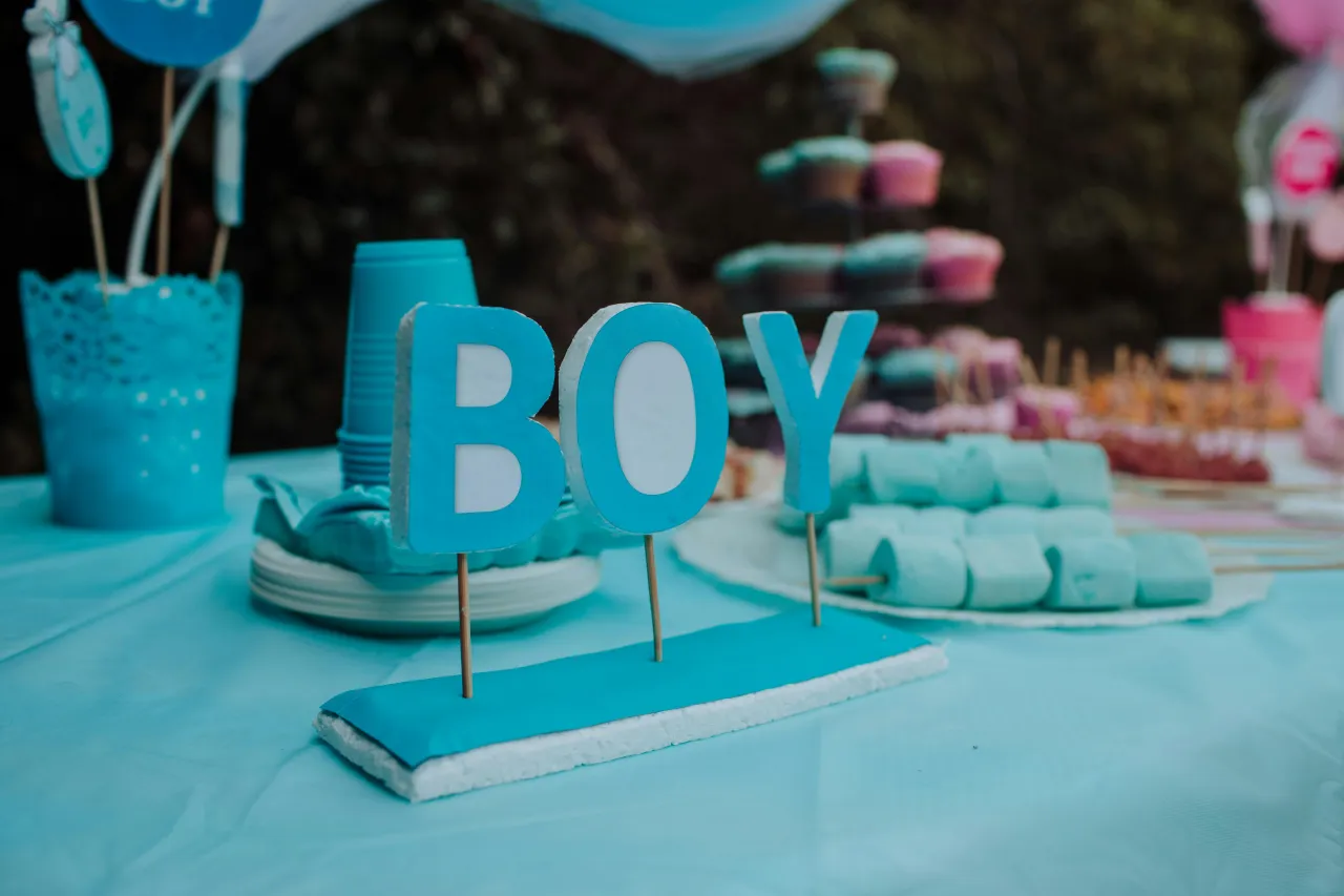 Irrumpen en 'baby shower' y matan a futuro papá frente a su esposa