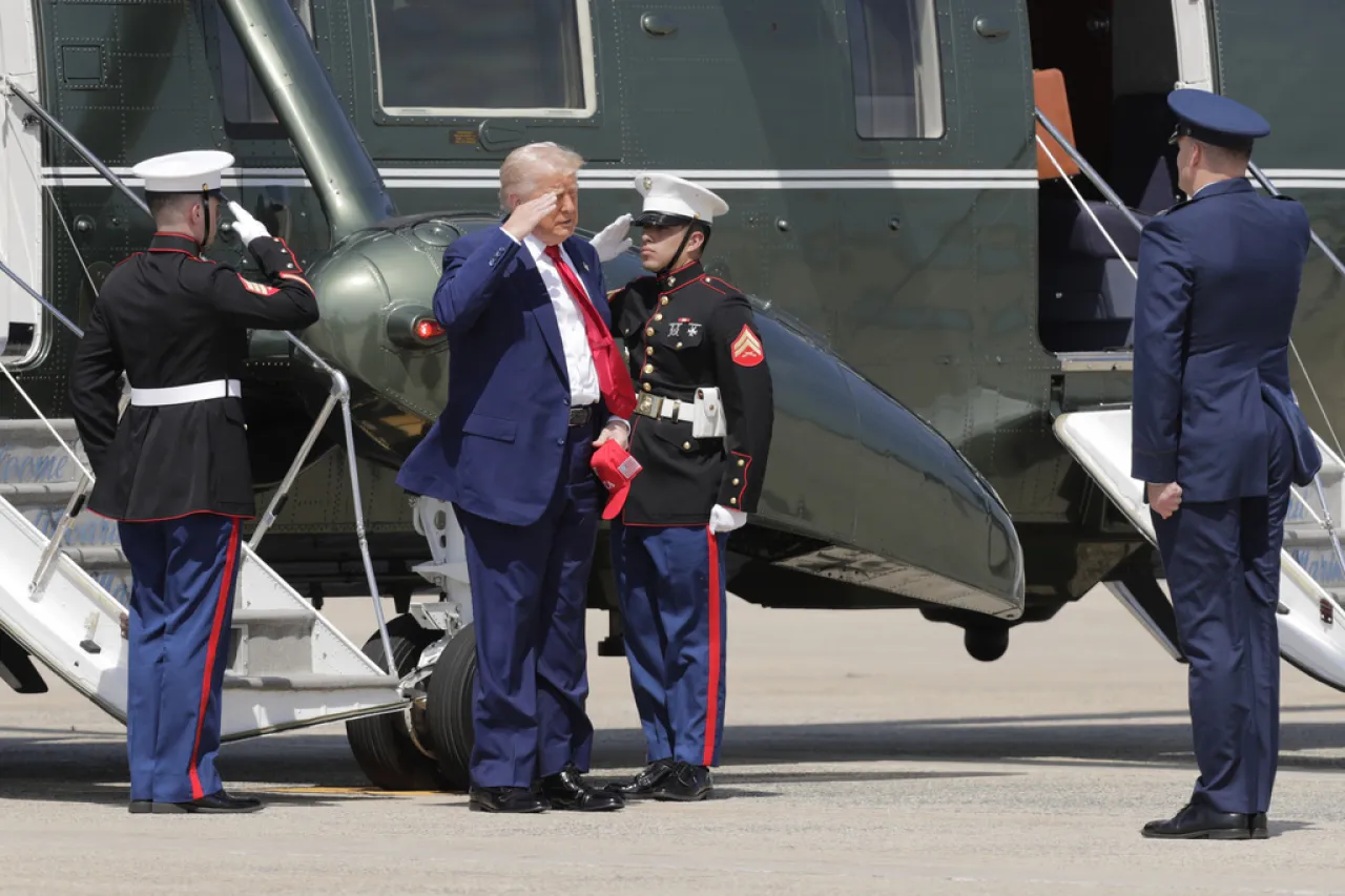 Ofrecerá Trump a fabricantes de automóviles cierto alivio de sus aranceles