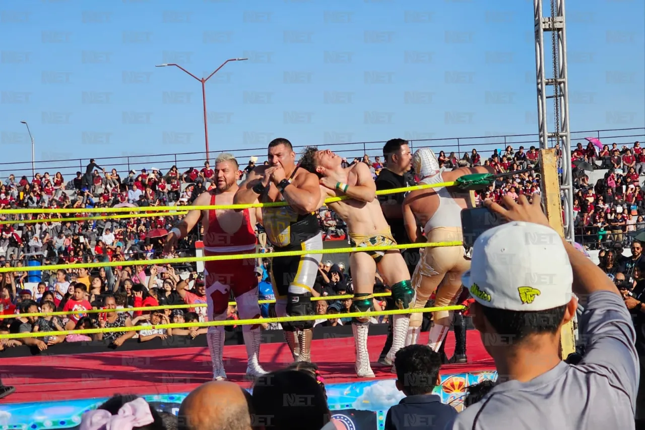 Abarrotan función de Lucha Libre por Día del Niño