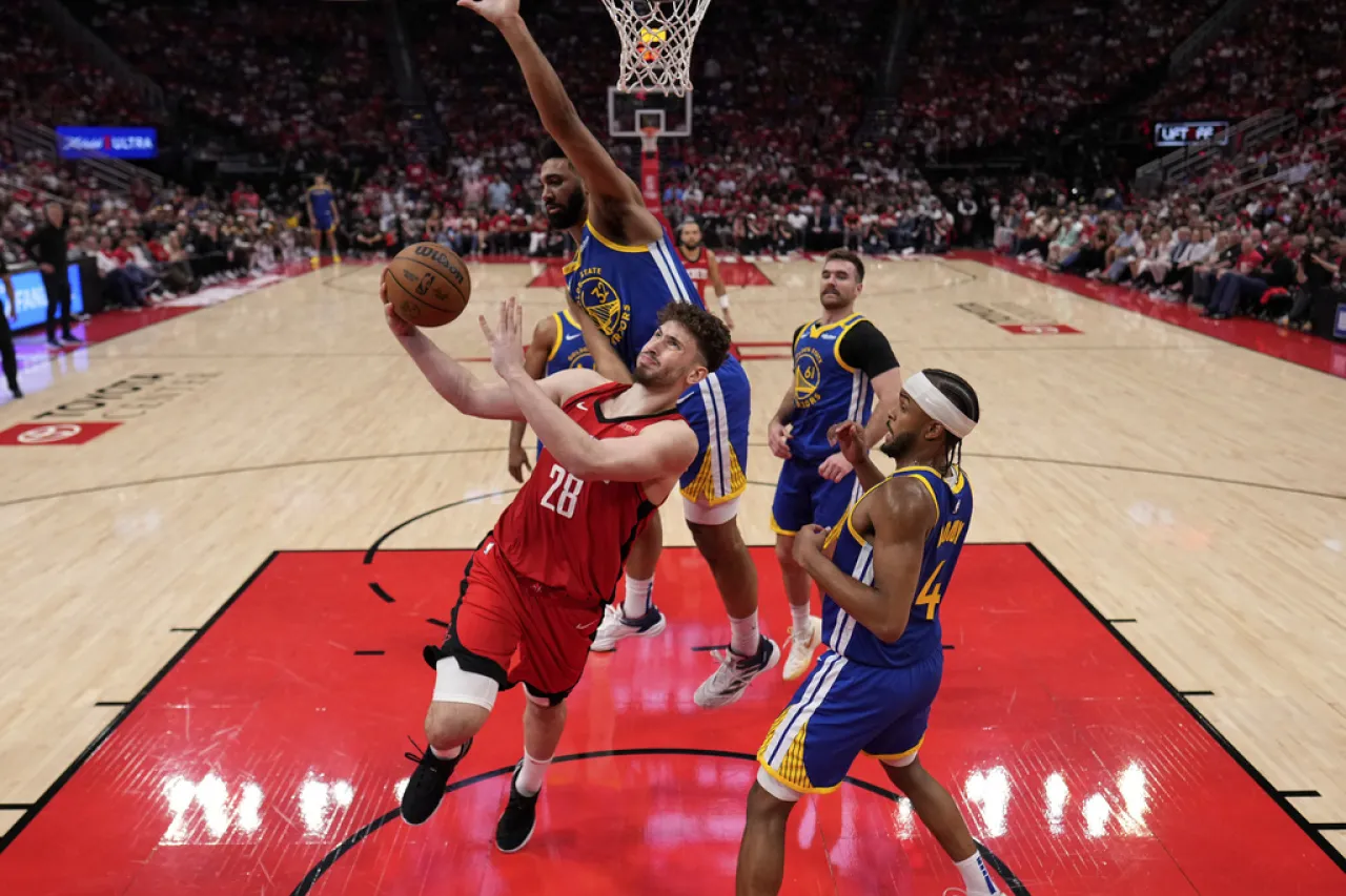Vencen Rockets a Warriors y evitan eliminación