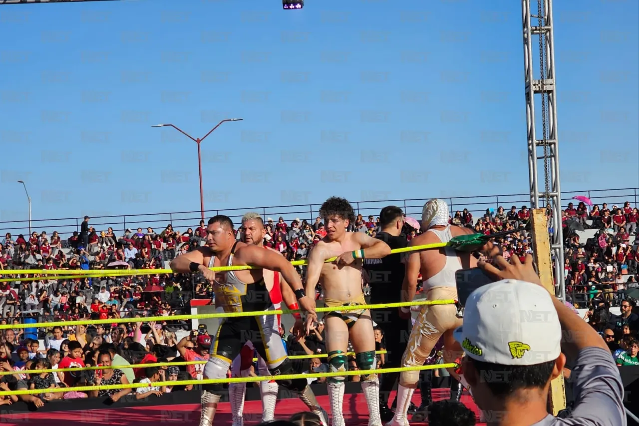 Abarrotan función de Lucha Libre por Día del Niño