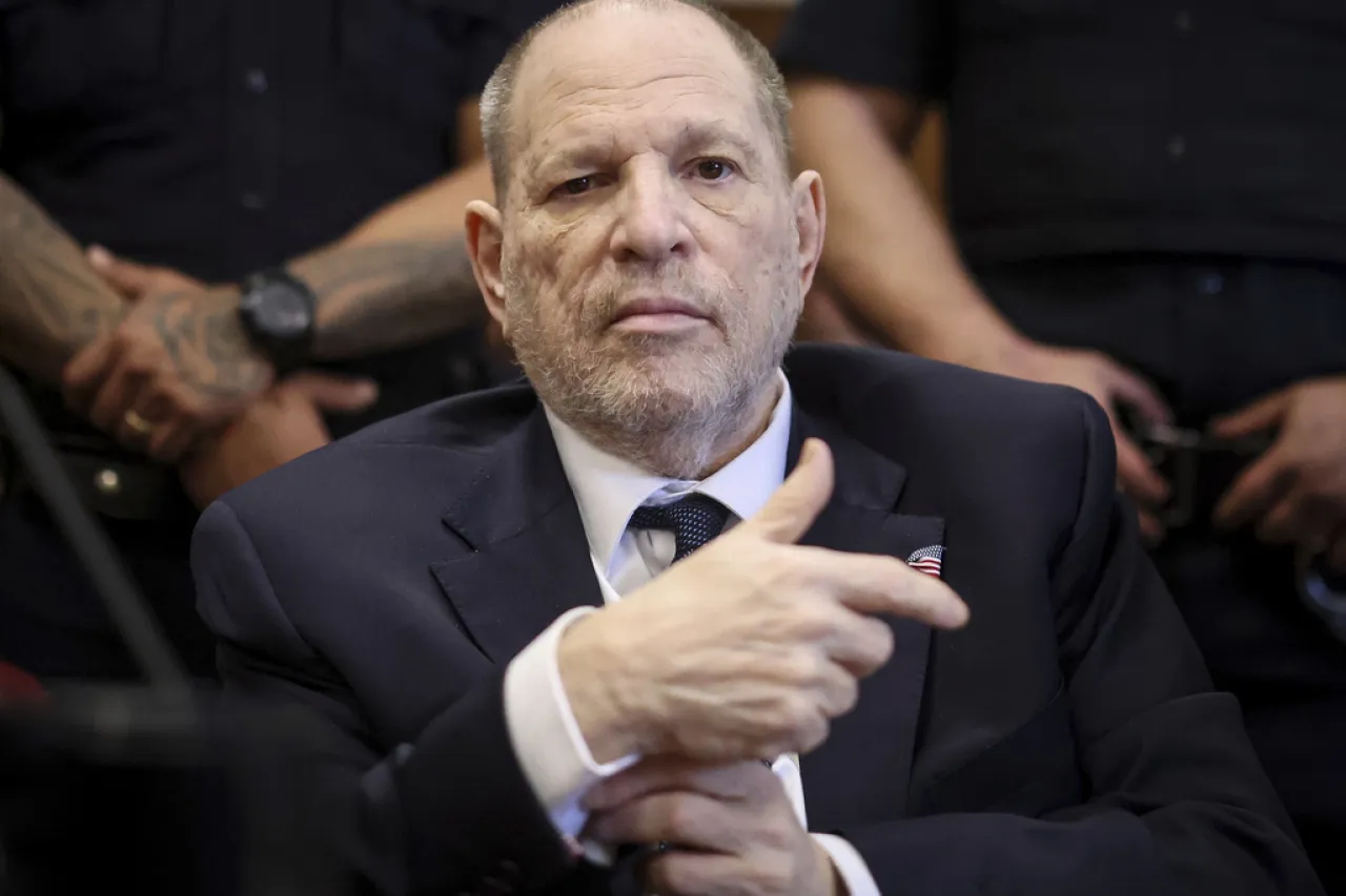 Weinstein tenía una lista de 'Amigas de Harvey', testifica exasistente