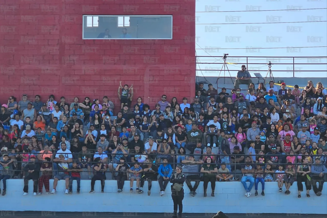 Abarrotan función de Lucha Libre por Día del Niño