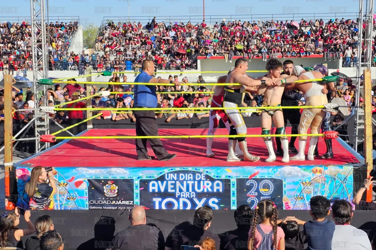 Abarrotan función de Lucha Libre por Día del Niño