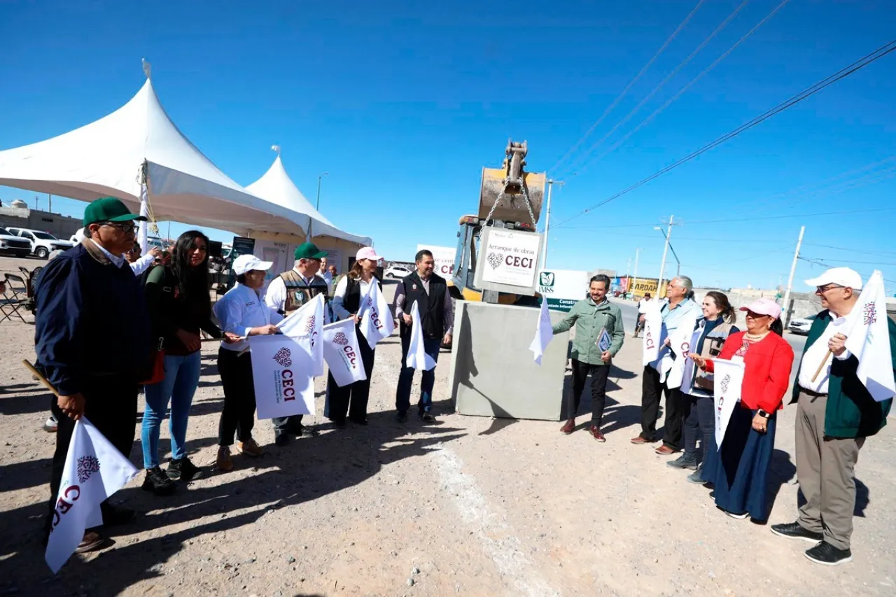 Fotos: Recorren alcalde y Zoé Robledo CECIs en Juárez