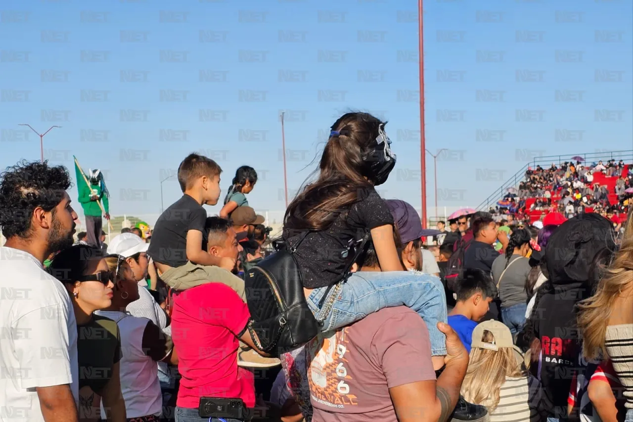 Abarrotan función de Lucha Libre por Día del Niño