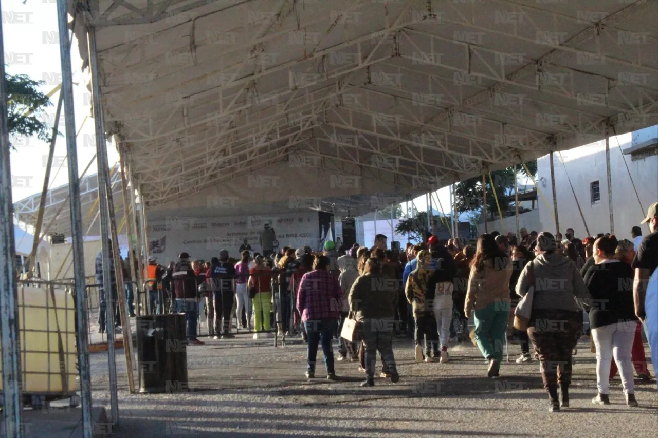 Llegan juarenses a colocación de primera piedra del CECI