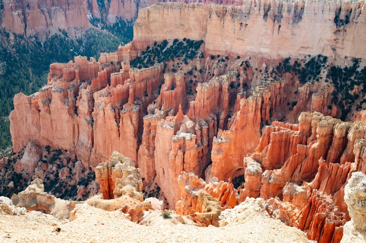 Mueren dos personas tras caer de mirador de Parque Bryce Canyon en Utah