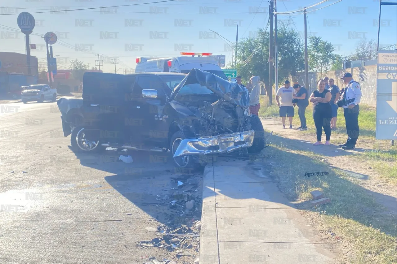 Omite alto y provoca choque; al menos 13 lesionados