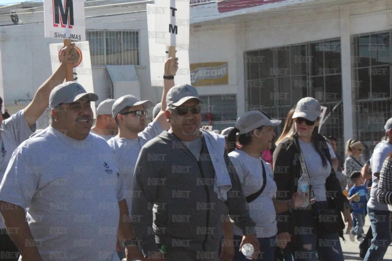Arranca desfile conmemorativo del Día del Trabajo
