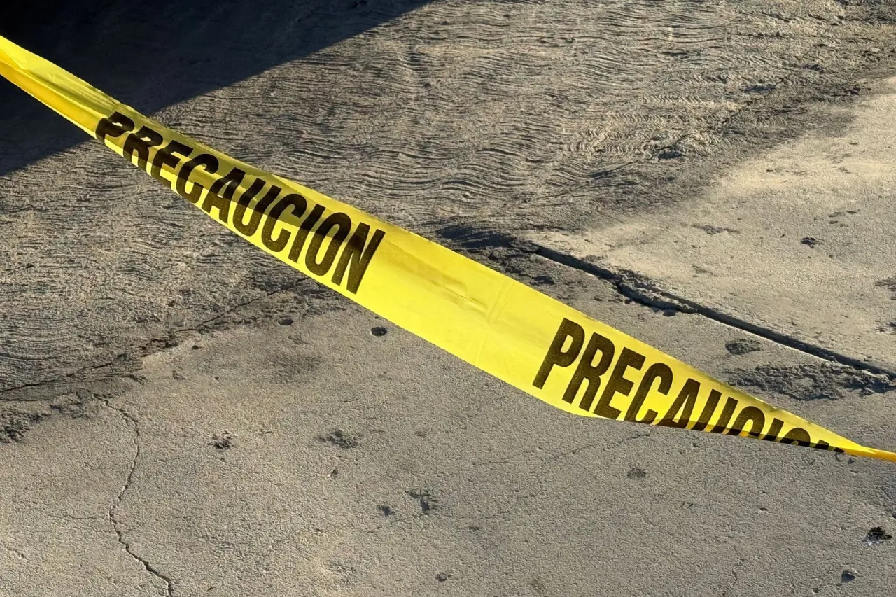 Mata a hombre que llegó armado a su casa; le dispara desde balcón