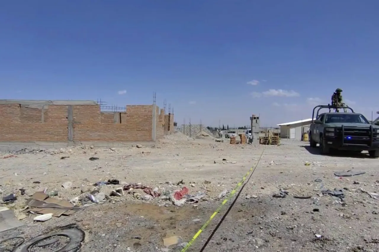 Juárez: Hallan a hombre sin vida en lote baldío
