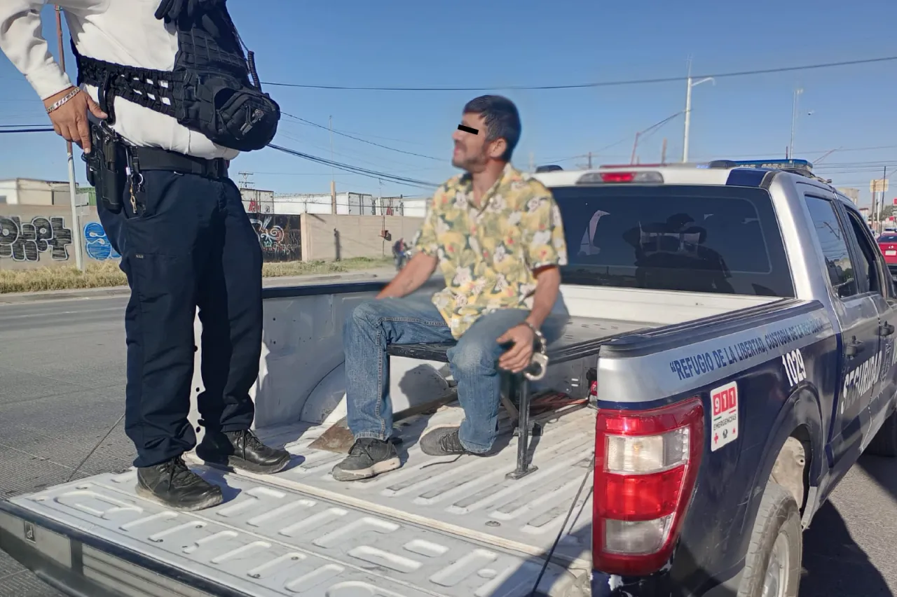 Le roban camioneta a mano armada; activa sistema antirrobo y detienen a ladrón