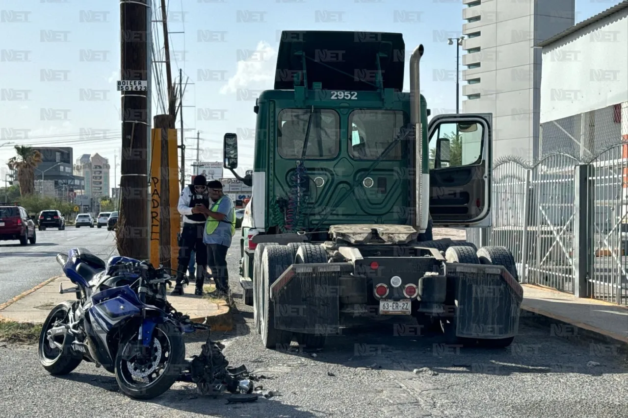 Choca 'biker' contra tráiler en el bulevar Tomás Fernández