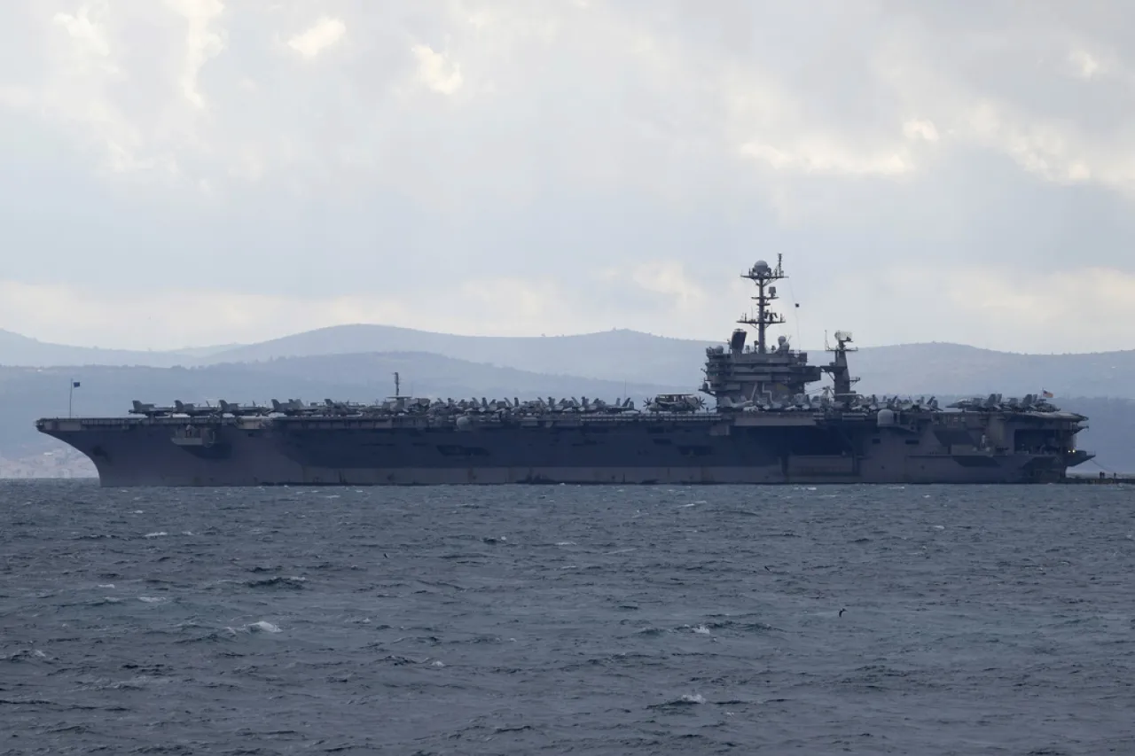 Mantiene EU dos portaaviones en Oriente Medio