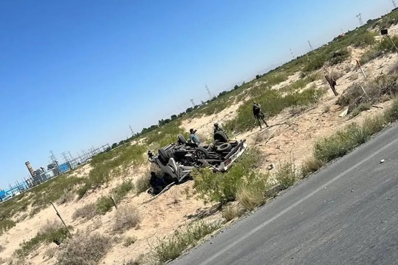 Dos lesionados tras volcadura cerca de Samalayuca; hay uno grave