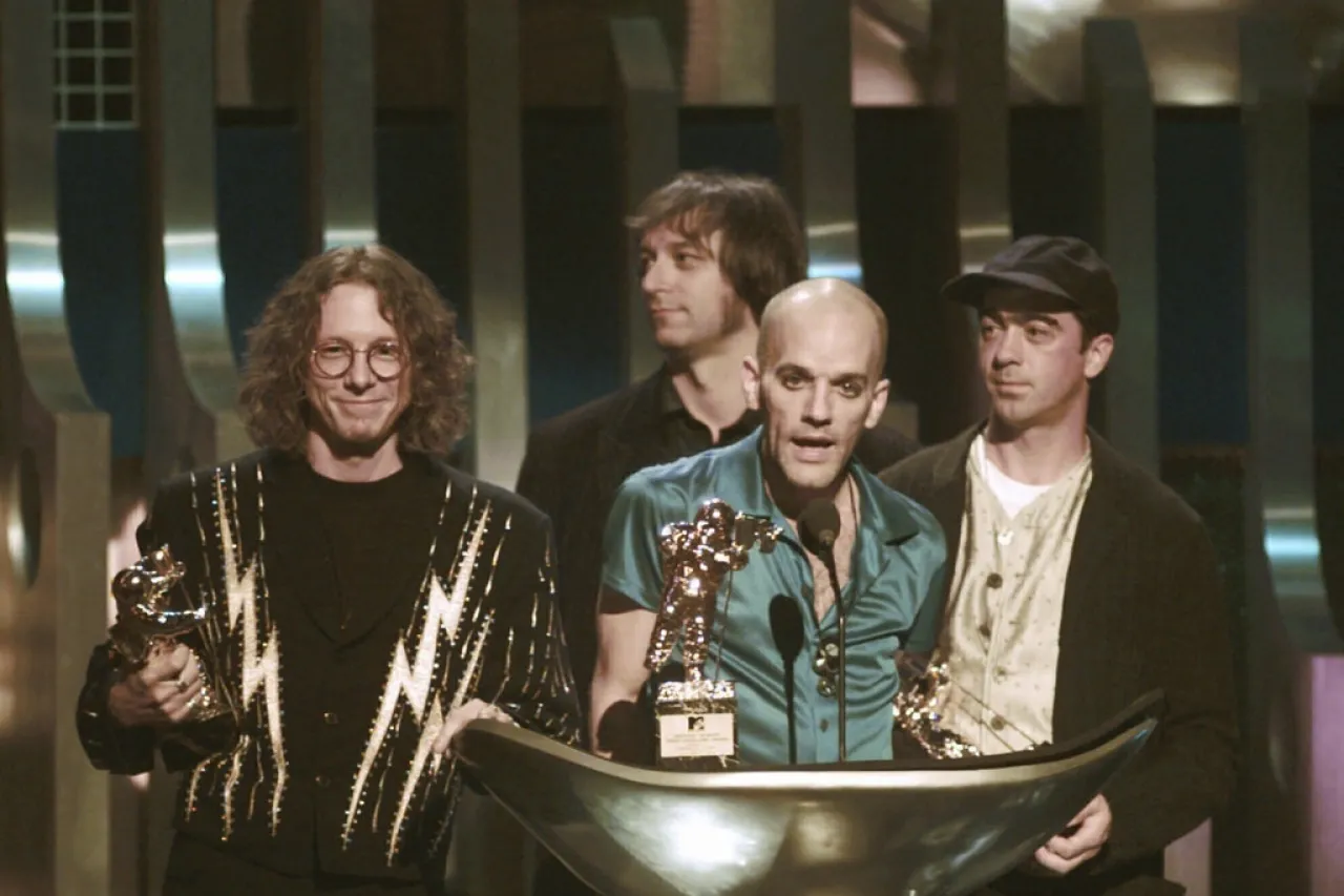 R.E.M. relanza su sencillo 'Radio Free Europe'