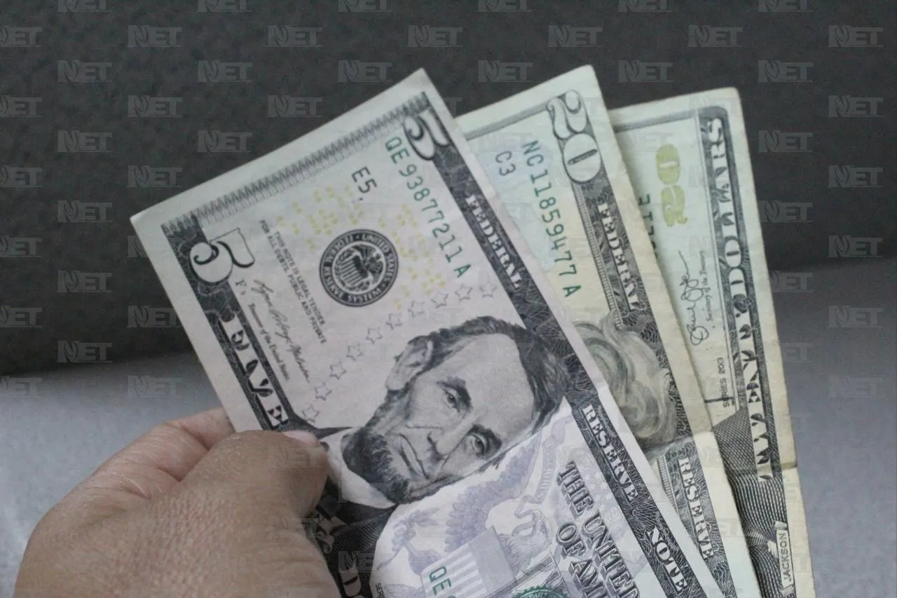 Dólar recupera valor