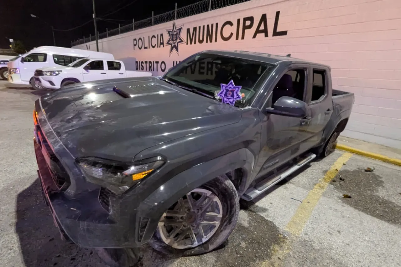 Presentan a presuntos 'carjackers' detenidos ayer tras persecución